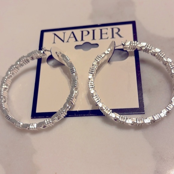 🌿 NAPIER Silver Chainlink Hoops, NWT - Picture 5 of 6
